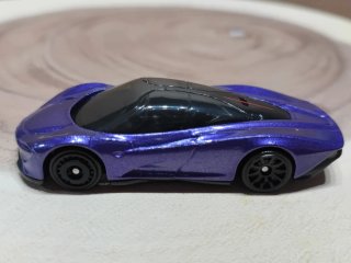 Hot Wheels McLaren Speedtail Morado