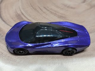 Hot Wheels McLaren Speedtail Morado