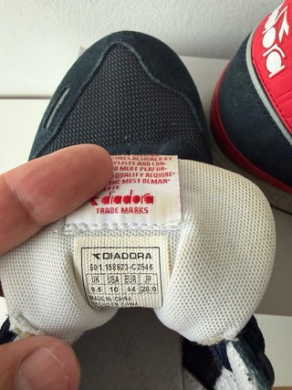 Zapatillas Diadora Negras y Rojas