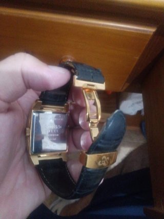 Reloj Guess Dorado y Negro