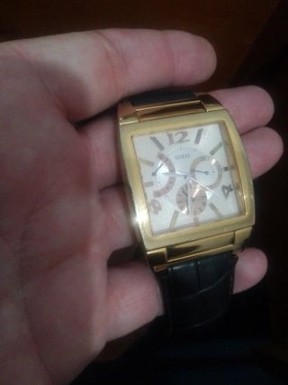 Reloj Guess Dorado y Negro