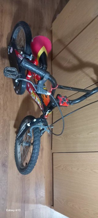 Bicicleta infantil Hot Wheels roja 16 pulgadas