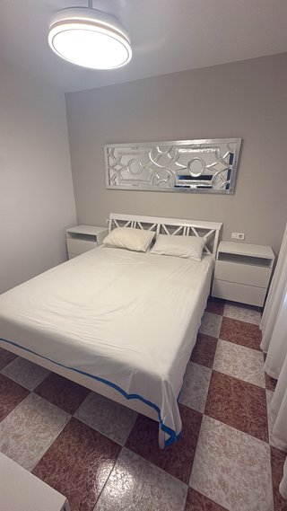 Mueble TV blanco moderno con cajones