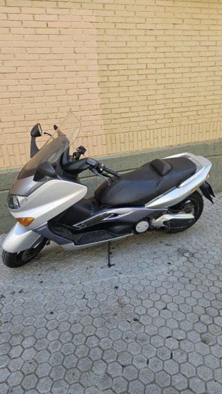 Yamaha T-Max 500 Maxi-Scooter Plata