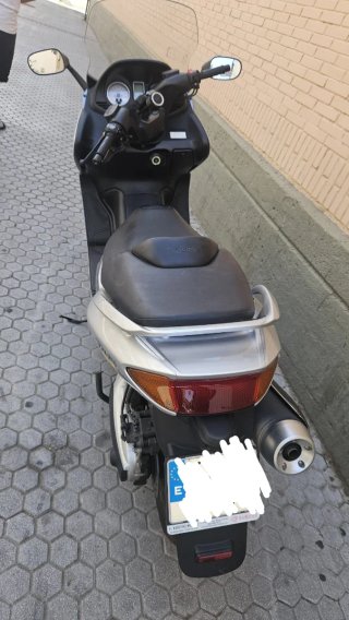 Yamaha T-Max 500 Maxi-Scooter Plata