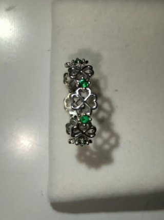 Anello argento con pietre verdi