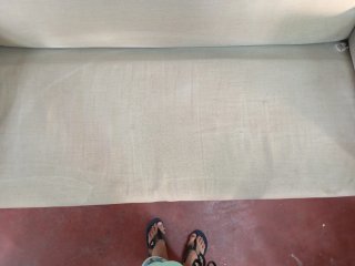 Sofá de tela verde claro