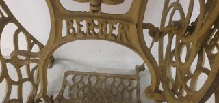 Máquina de coser antigua Berber