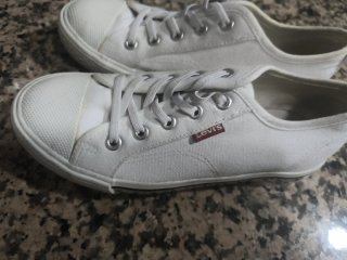 Bambas Levi's T36 Blancas