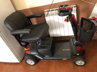 Silla eléctrica  tipo moto  para minusvalido
