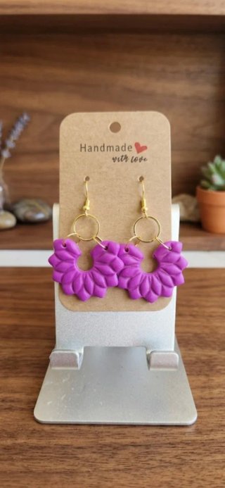 Pendientes arcilla polimérica morados y dorados