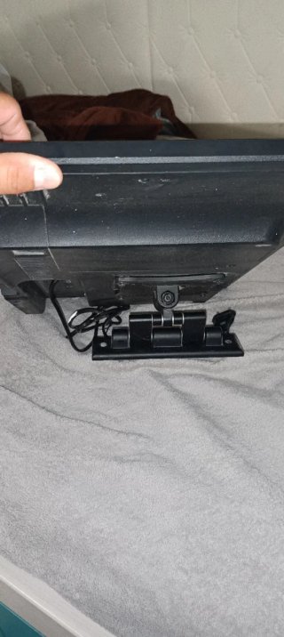 TV 24 con TDT (No Smart TV) con soporte a la pared