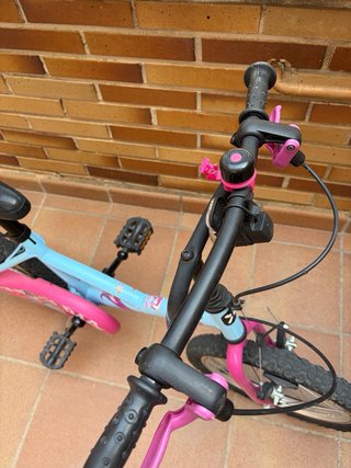 Bicicleta infantil Btwin azul y rosa