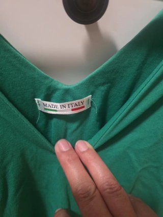Camiseta verde escote pico