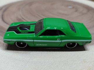 Hot Wheels 70 Challenger Verde