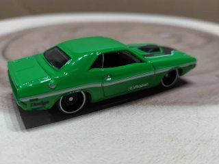 Hot Wheels 70 Challenger Verde