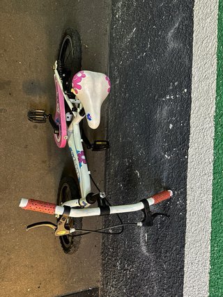 Bicicleta infantil DTB blanca y rosa. Buen estado
