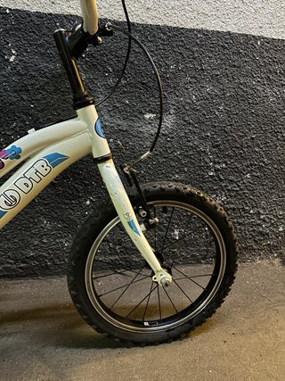 Bicicleta infantil DTB blanca y rosa. Buen estado