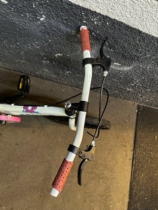 Bicicleta infantil DTB blanca y rosa. Buen estado