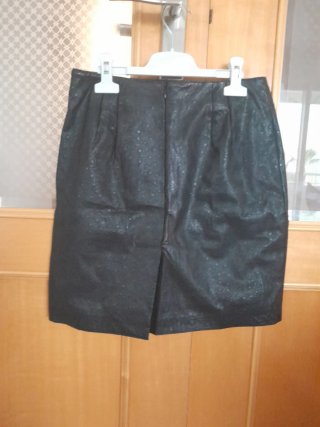 Falda polipiel negra mini con forro