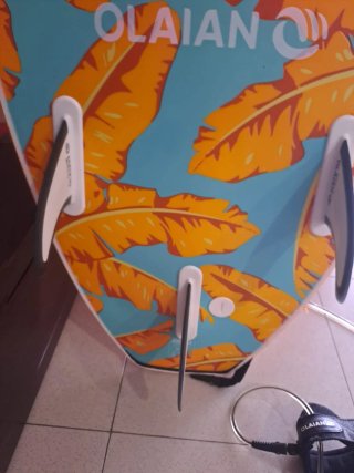 Tabla de surf OLAIAN con diseño de hojas