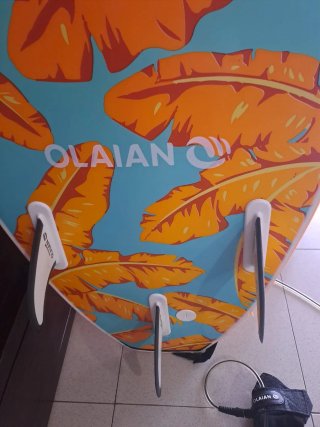 Tabla de surf OLAIAN con diseño de hojas