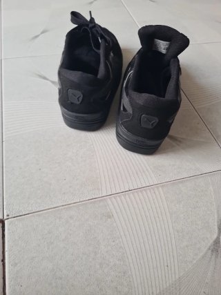 Zapatillas Puma Negras, unixes.  talla 37 pequeña