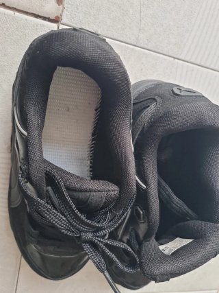 Zapatillas Puma Negras, unixes.  talla 37 pequeña