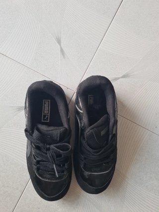 Zapatillas Puma Negras, unixes.  talla 37 pequeña