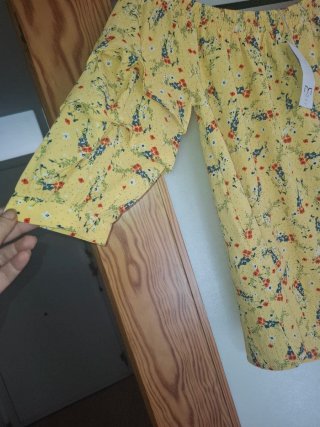 Blusa amarilla Milano L floral con volantes.Nueva.
