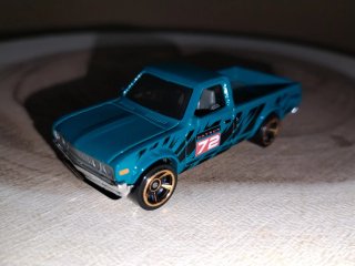 Datsun 620 Hot Wheels Azul