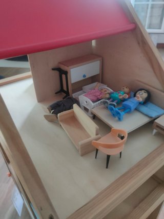 Casa de Muñecas de Madera con Accesorios