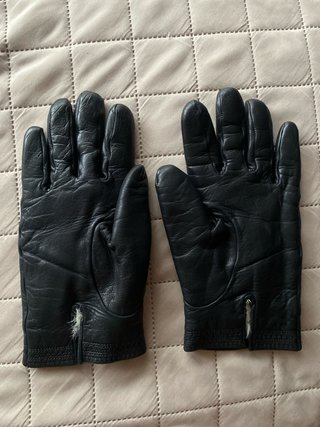 Guantes de piel marrones y negros