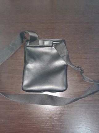 Bandolera Tommy Hilfiger cuero negra