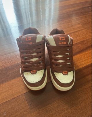 Zapatillas Globe Marrones y Beige