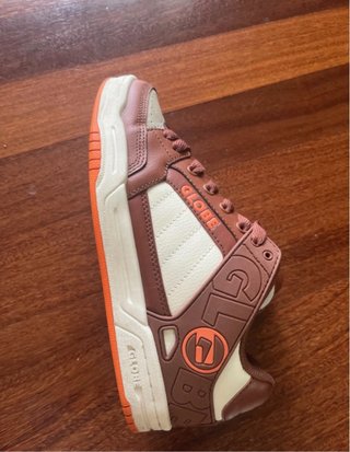 Zapatillas Globe Marrones y Beige