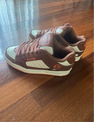Zapatillas Globe Marrones y Beige
