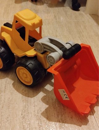 Camiónes de Juguete Amarillo y Naranja