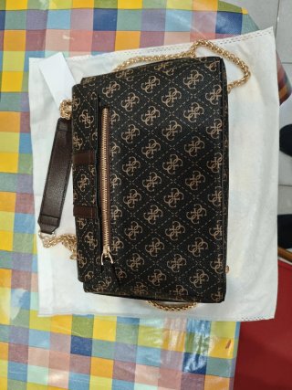 Bolso Guess Marrón y Dorado