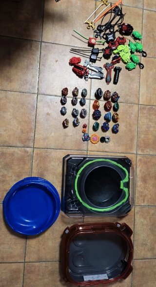 Beyblade X Arena y Accesorios