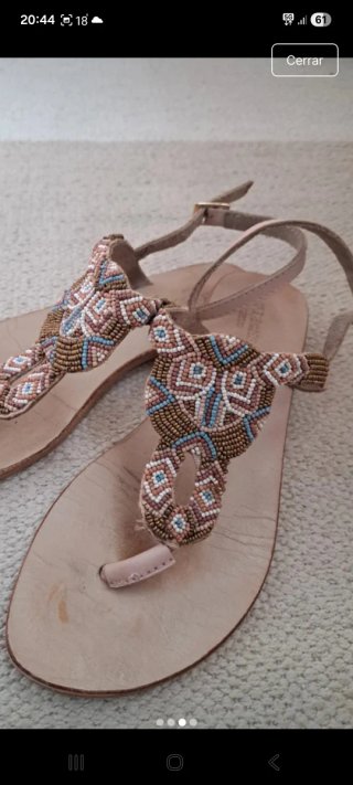 Sandalias planas boho con pedrería