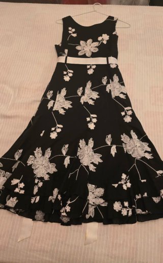 Vestido Jaramago negro con flores blancas