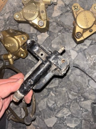 Pinzas de freno Brembo Yamaha Aerox Doradas