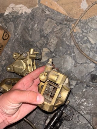 Pinzas de freno Brembo Yamaha Aerox Doradas
