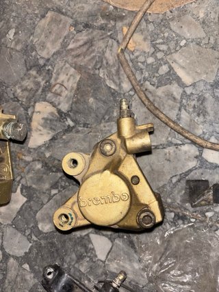 Pinzas de freno Brembo Yamaha Aerox Doradas