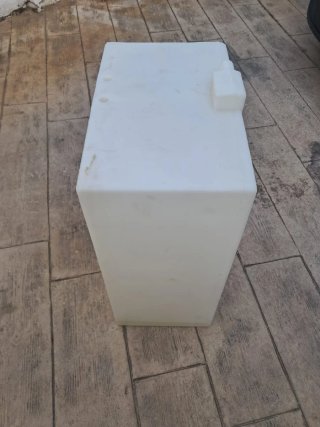 Depósito agua 140Litros blanco con tapa roja