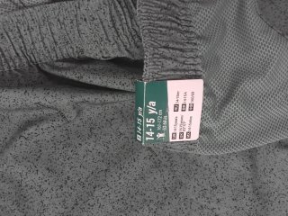 Pantalón corto deportivo verde militar