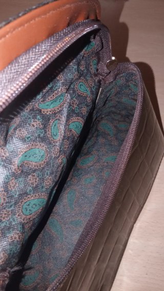 Bolso pequeño marrón efecto piel