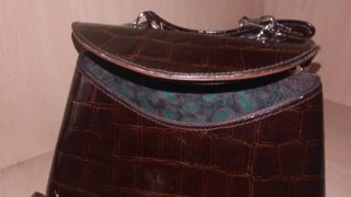 Bolso pequeño marrón efecto piel