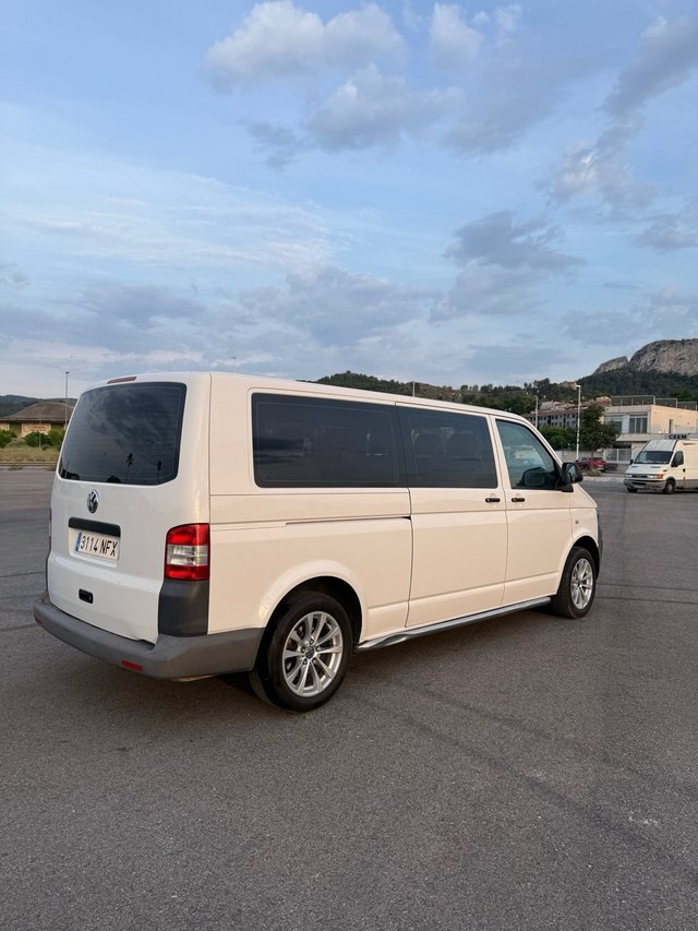 Volkswagen Transporter T5 2011